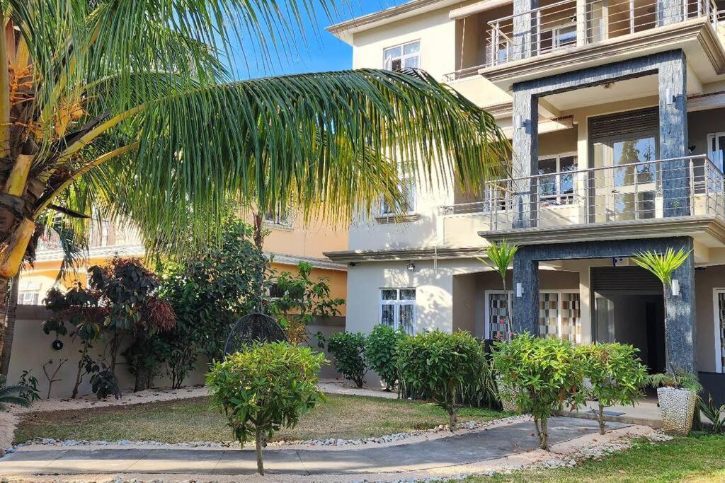 Number 9, 2Nd Floor,Pebble Bay Appartments غراند بايَ المظهر الخارجي الصورة