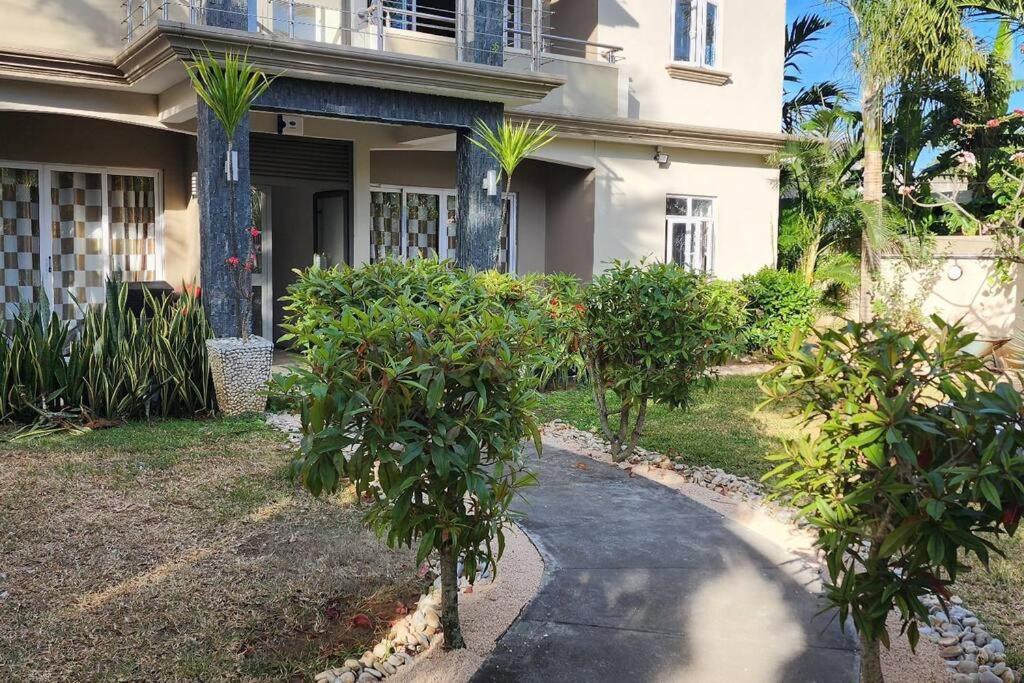 Number 9, 2Nd Floor,Pebble Bay Appartments غراند بايَ المظهر الخارجي الصورة