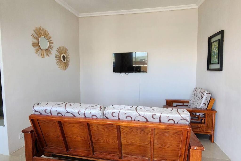 Number 9, 2Nd Floor,Pebble Bay Appartments غراند بايَ المظهر الخارجي الصورة