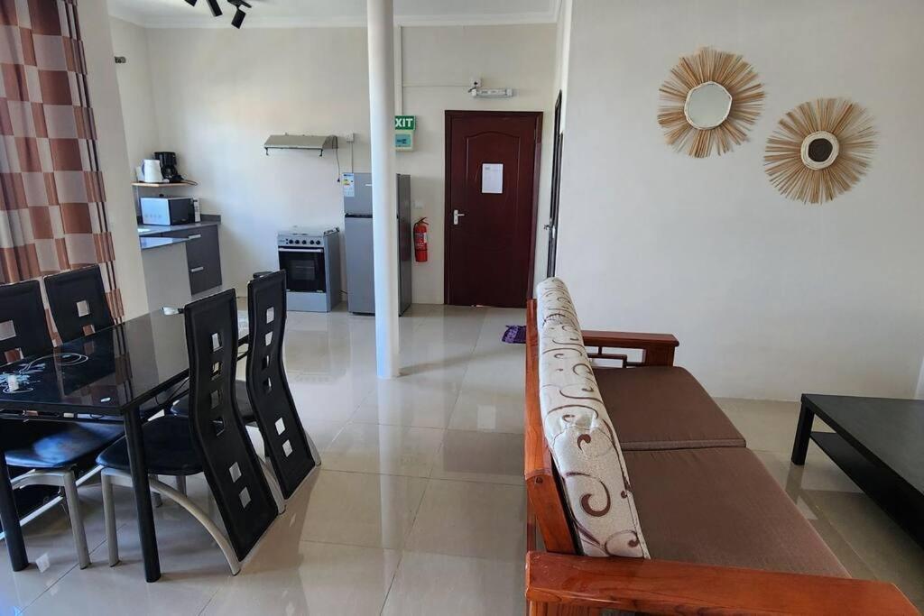 Number 9, 2Nd Floor,Pebble Bay Appartments غراند بايَ المظهر الخارجي الصورة